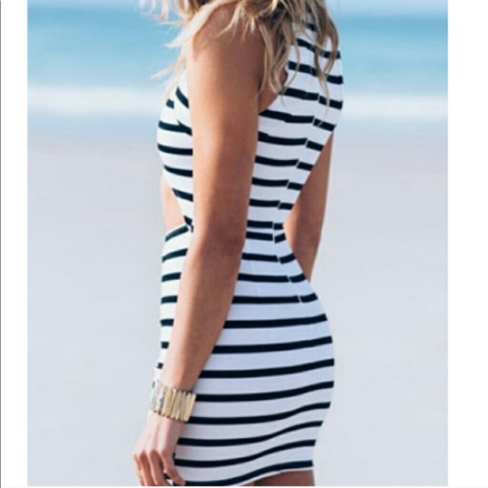 🌊Black & White Cut Out Mini Dress - Picture 3 of 6